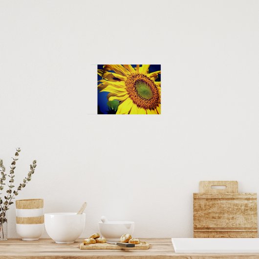 巨大な黄色のひまわりと昆虫の友人 ポスター (キッチン)
