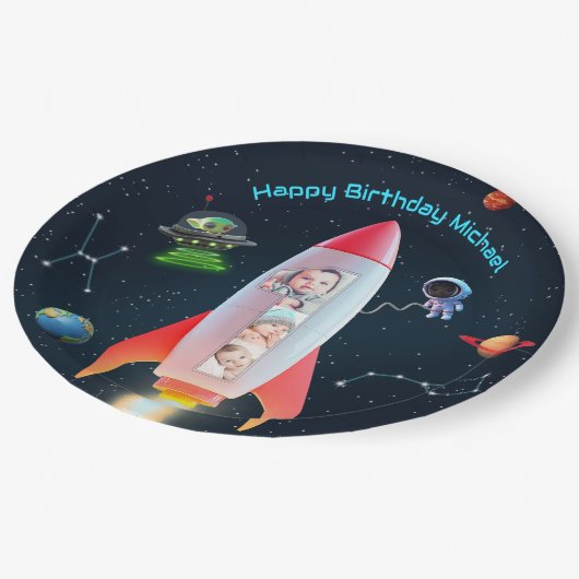 巨大な1枚の写真コラージュ | 宇宙ロケット1歳の誕生日 ペーパープレート (アングル)