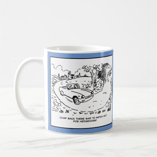 巨大ハリネズミが通り過ぎる車を待っている。おもしろい コーヒーマグカップ (左)