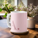 巨大ミニマルモノグラムモダンデザインバラ コーヒーマグカップ<br><div class="desc">モノグラムまたは他のバラ用モダンのセリフフォントとニュートラルピンクと文字色。背景色と文字は、アドバもしーショクリックン色の領域で変更できる。このボもしタンでクリックは、アートを調整する必要がカスタマイズある。これにより、デザインエリアに移動し、フォントや色を変えのまわりにる事が出来る。</div>