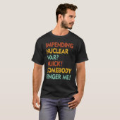 差し迫った核戦争クイック誰かが私のアプリ Tシャツ (正面フル)