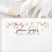 差出人住所モダン三角模様サンゴ ラベル (インサイチュ)