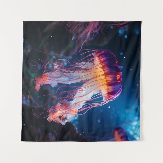 巻き毛のクラゲ白熱［赤熱］光を放つのクローズアップ タペストリー (正面(横))