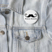 巻き毛の口ひげとのMustache氏のデザイン 缶バッジ (インサイチュ)