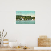 市のウォーターフロントビュー、帆船 ポスター (キッチン)