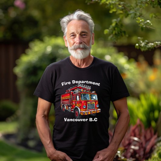 市内で行動する準備ができている明るい赤の消防車 Tシャツ