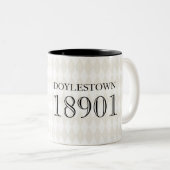 市区町村の郵便番号を移動する新しい家実在屋区のクラシック ツートーンマグカップ (正面右)