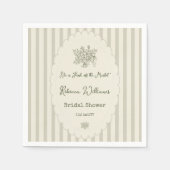 市場から届いたばかりのサテングリーン ブライダルシャワー スタンダードカクテルナプキン (正面)