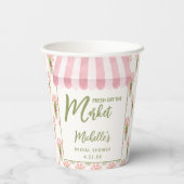 市場から届いたばかりのフレッシュなピンクの花を飾った華やかなブライダルシャワー 紙コップ (裏面)