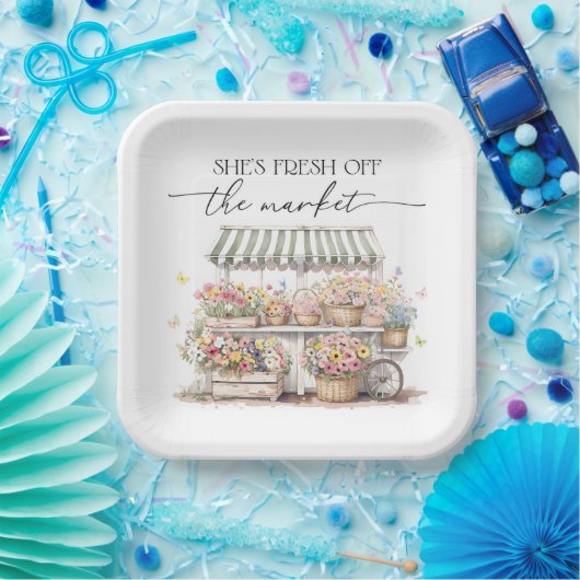 市場から届いたばかりのブライダルシャワー ペーパープレート (パーティー)