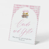 市場のカードとギフトから生まれたピンクのギンガム 台座サイン (正面)