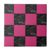 市松模様になるエレガントでモダンで黒い大理石のショッキングピンク タイル (正面)