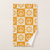 市松模様にオレンジの溝色の花と平和のサイン バスタオルセット (ハンドタオル)