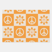 市松模様にオレンジの溝色の花と平和のサイン ラッピングペーパーシート (正面3)