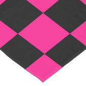 市松模様にスクエアホットピンクブラック ロングテーブルランナー (コーナー)