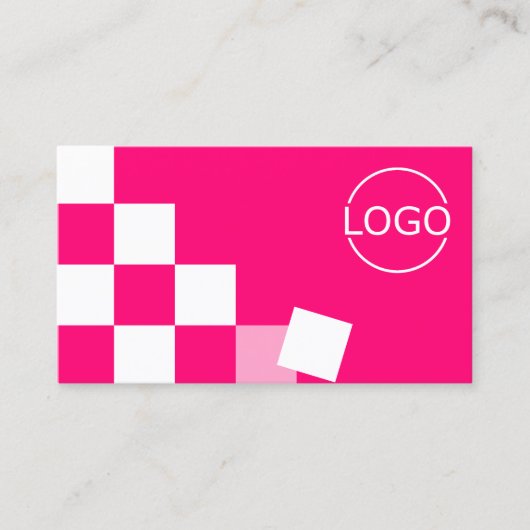 市松模様にピンクと白モダンのロゴ付きスタイリッシュ 名刺 (正面)