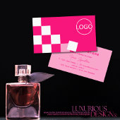 市松模様にピンクと白モダンのロゴ付きスタイリッシュ 名刺