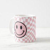 市松模様に波状ピンク名門私立校風のスマイル コーヒーマグカップ (正面左)