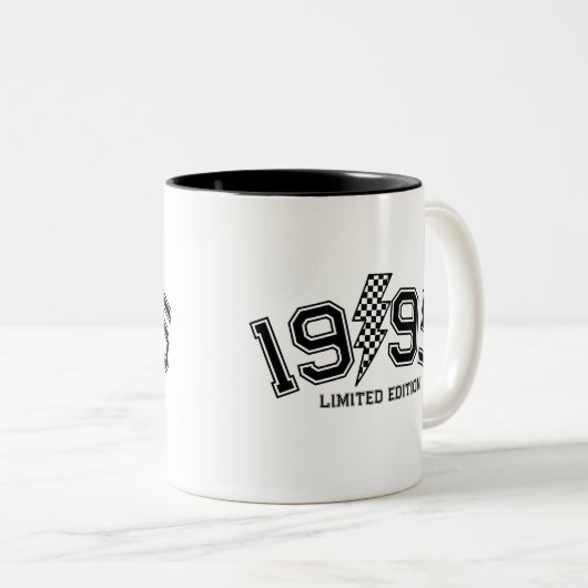市松模様に照明ボルカスタムト誕生年誕生日 ツートーンマグカップ (正面右)