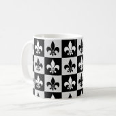 市松模様に白黒フルーアDe-Lisパターン コーヒーマグカップ (正面左)