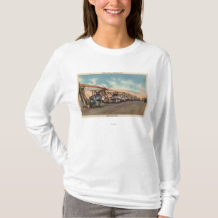市桟橋の漁船の眺め Tシャツ