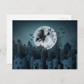 市街の上のペーパーカット飛んでいるハロウィーンの魔女 ポストカード (正面/裏面)