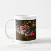 市街電車の列車-ブラックプールの照明のマグ コーヒーマグカップ (左)