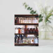 市販の化学物質のボトル ポストカード (スタンド正面)