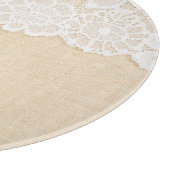 布の上に白いレースデザイン。 カッティングボード (角)