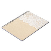 布の上に白いレースデザイン。 ノートブック (左側)