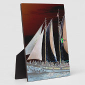 帆の下のボート フォトプラーク (側面)