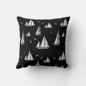 帆船とシーグルズオンブラック クッション (裏面)