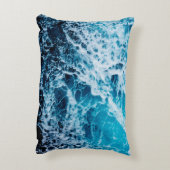 帆船に波を乗せて急な海。劇的で写真 アクセントクッション (裏面(縦))