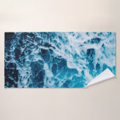 帆船に波を乗せて急な海。劇的で写真 バスタオル (バスタオル)