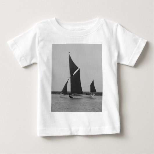 帆船バージのリマインダー ベビーTシャツ (正面)