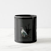 希少な白いカラスの野生動物の芸術 ツートーンマグカップ (中央)