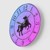 希少な黒のユニコーンのグラデーション紫パーソナライズされた ラージ壁時計 (傾斜)