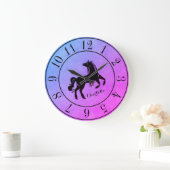 希少な黒のユニコーンのグラデーション紫パーソナライズされた ラージ壁時計 (ホーム)