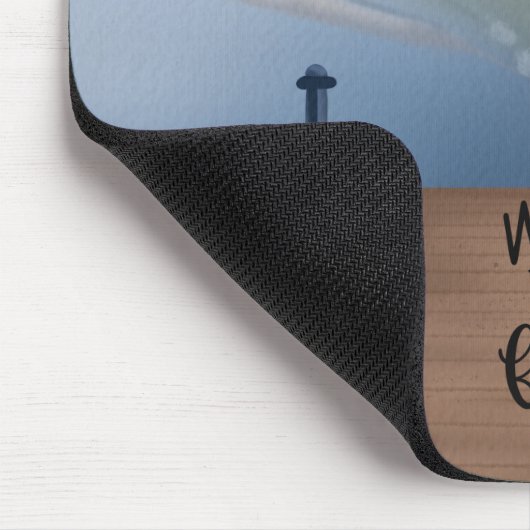 希望していた魚釣り – 湖の近くの山 マウスパッド (コーナー)