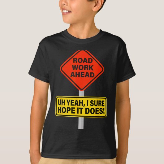 希望のつるは道を行く 前方の道路工事 Meme Tシャツ (正面)
