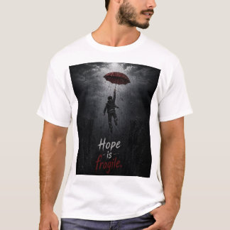 希望は壊れやすい すべてのものが崩れ落ちる中でつかむもの Tシャツ