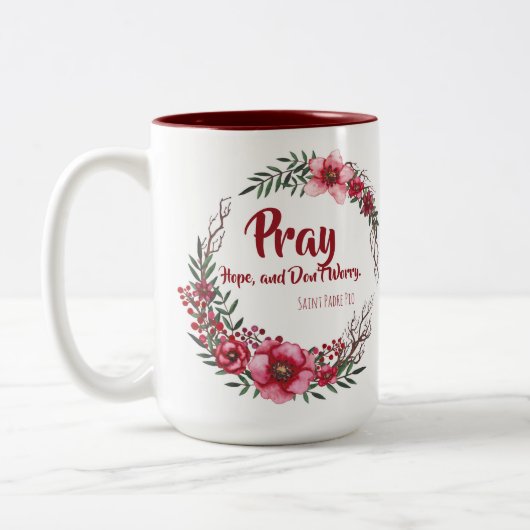 希望を心配しませんSt. Padre PIOの花を祈って下さい ツートーンマグカップ (左)