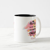 "常にあなたの目に見えない王冠を衣服"の手書き ツートーンマグカップ (正面右)