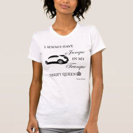 常にトランクに宝物がいっぱいなサステナブルな女王 Tシャツ