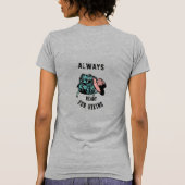 常にハイキングバックパックのトレイルハットの準備ができている女性 Tシャツ (裏面)