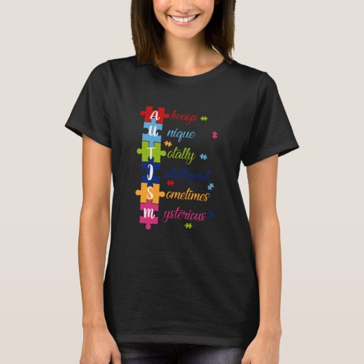 常にユニークで 完全に知的で 時には神秘的だ Tシャツ (正面)