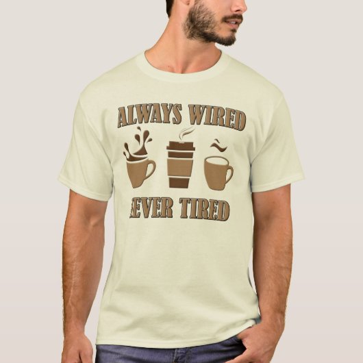 常に充電常に元気 おもしろ コーヒーTシャツ Tシャツ (正面)