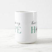 「常に希望がある」ティール（緑がかった色）とフローラデザイン コーヒーマグカップ (中央)