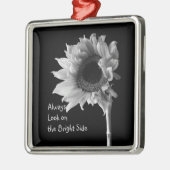"常に明るい側を見る"フローラポートレート メタルオーナメント (左)