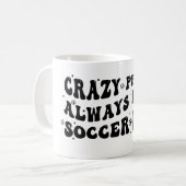 常に熱狂する大誇りを持ったきなサッカーの母親 コーヒーマグカップ (正面左)
